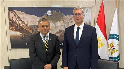 وزير البترول يبحث خطط بتروناس الماليزية لزيادة استثماراتها فى مصر