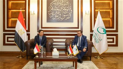 مصر تبحث إصدار طابع بريد تذكاري لمرور 60 عامًا على العلاقات مع سنغافورة