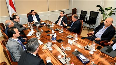 وزير الإسكان يناقش مقترحات تعظيم الاستفادة من أراضى ووحدات هيئة المجتمعات العمرانية 