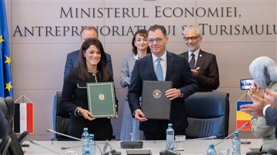 مصر ورومانيا توقعان وثائق تعاون بمجالات الاستثمار والزراعة وتنمية المشروعات والطاقة