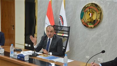 وزير قطاع الأعمال يستعرض مستجدات المشروع القومي لتطوير صناعة الغزل والنسيج