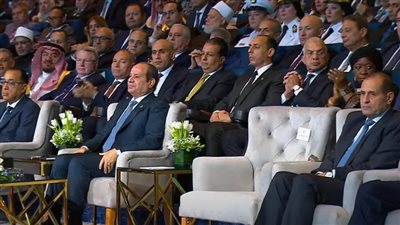 الرئيس السيسي: نعمل في إطار استراتيجية متوازنة ومتكاملة ومتداخلة للتغلب على الأزمات