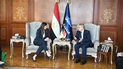 رئيس قناة السويس يبحث مع وزيرة الشحن القبرصي التعاون بمجالات التحول الأخضر