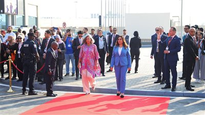 انطلاق فعاليات المنتدى الحضري العالمي في القاهرة برفع علمَي مصر والأمم المتحدة