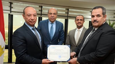 منح مطاري العلمين وسوهاج شهادة الترخيص الدولية 