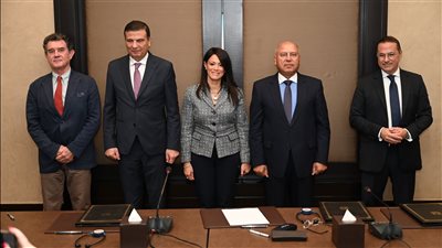 «الصناعة» و«الزراعة» توقعان وثيقة مشروع القطن المصري مع منظمة اليونيدو