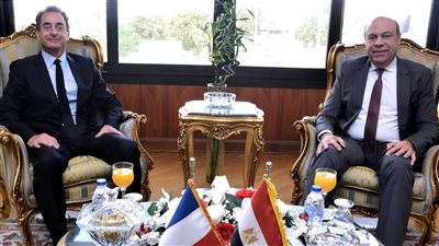 مصر وفرنسا تبحثان سبل تعزيز التعاون الثنائي بمجالات الطيران المدني