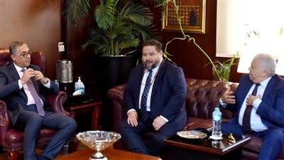 «هينفرا» البولندية تبحث إنشاء مصنع للأمونيا الخضراء بمصر باستثمارات 1.6 مليار دولار