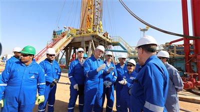 بدء حفر بئر جديد بالبحر الأحمر بمعدل إنتاج 350 برميل بترول يوميًا