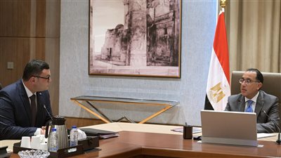 الحكومة تستعرض إجراءات الطرح العالمي لتخطيط المنطقة المحيطة بالأهرامات والمتحف الكبير