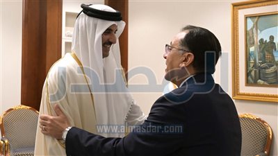 أمير قطر يستقبل رئيس الوزراء على هامش منتدى الدوحة 2024