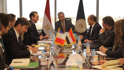وزير السياحة والآثار يبحث سبل زيادة الحركة الوافدة لمصر من فرنسا