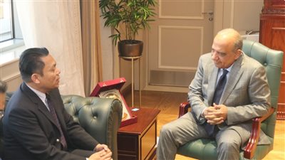 وزير الكهرباء يبحث تعزيز التعاون مع الشركات الماليزية بمجالات الطاقة المتجددة  