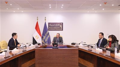 وزير الاتصالات يبحث تعزيز التعاون مع البنك الدولى بمجالات التحول الرقمي