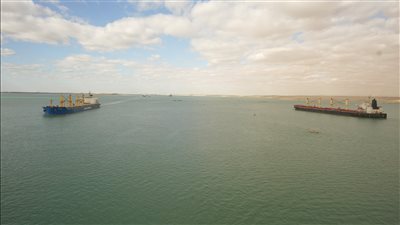 نجاح التشغيل التجريبي لمشروع ازدواج قناة السويس في البحيرات المرة الصغرى