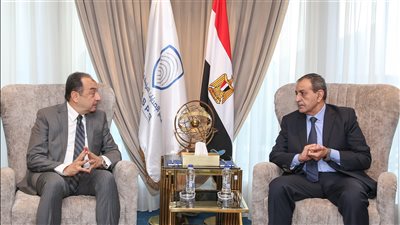وزير قطاع الأعمال يبحث تعزيز التعاون مع مجمع الإصدارات المؤمنة والذكية
