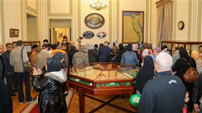 متحف البريد المصري يشهد إقبالاً كبيرًا من الزائرين في «عيد البريد»