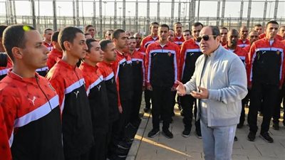 الرئيس السيسي يتفقد الاكاديمية العسكرية المصرية