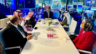 وزير البترول والثروة المعدنية يبحث تعزيز التعاون مع مجموعة القحطاني السعودية