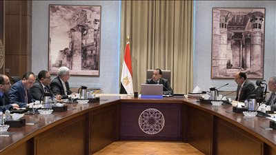 رئيس الوزراء يستعرض خطة تطوير مستشفيات «قصر العيني» 