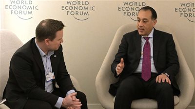 الحكومة تبحث التعاون مع فولفو في مجال تصنيع السيارات والشاحنات الكهربائية