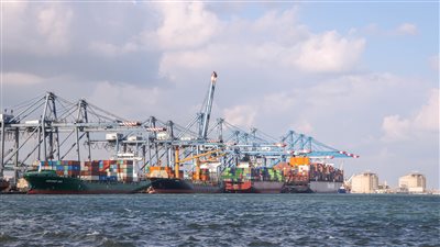 تداول 18 ألف طن و1097 شاحنة بضائع بموانئ البحر الأحمر