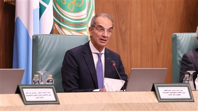 وزير الاتصالات يؤكد أهمية وضع إطار تنظيمي للحماية من مخاطر الذكاء الاصطناعي