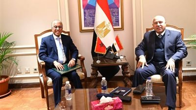 مصر والمغرب تبحثان التعاون في مجالي الصناعة والنقل