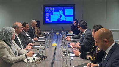 وزير الطيران يبحث مع «إيرباص» تحديث الأسطول الجوي للطائرات