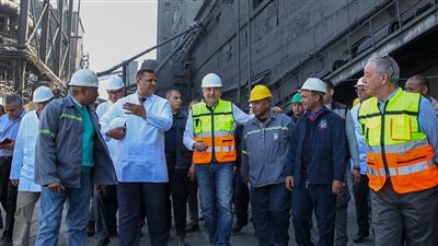 وزير قطاع الأعمال: إضافة 200 ألف طن للطاقة الإنتاجية بمجمع مصر للألومنيوم 