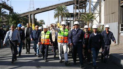 وزير قطاع الأعمال يتابع مستجدات مشروعات التطوير بالشركة المصرية للسبائك الحديدية