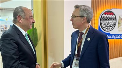 وزير قطاع الأعمال يتابع مع «سكاتك» مستجدات مشروع المحطة الشمسية لمجمع الألومنيوم