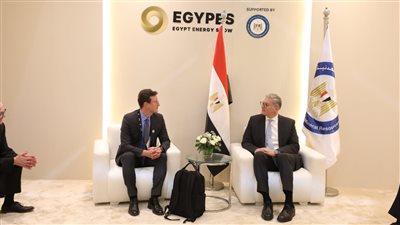 وزير البترول يبحث خطط اكسنز للاستثمار في مشروعات البتروكيماويات وكفاءة الطاقة