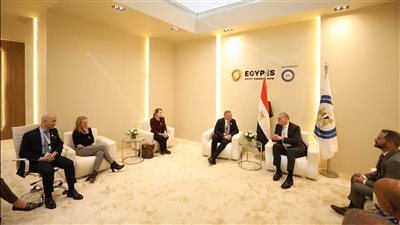 وزير البترول يبحث خطط إكسون موبيل لزيادة إنتاج الغاز بمنطقة غرب المتوسط