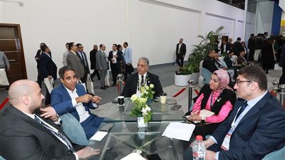 «البترول» تبحث التعاون مع «إنارة» لدعم مشروعات الطاقة المتجددة