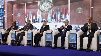  رئيس قناة السويس: نتوقع عودة المزيد من الخطوط الملاحية مع استمرار الاستقرار بالمنطقة