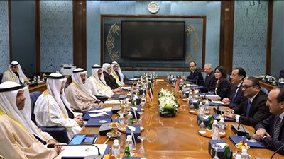 رئيسا وزراء مصر والكويت يبحثان تعزيز التعاون الثنائي بمختلف المجالات