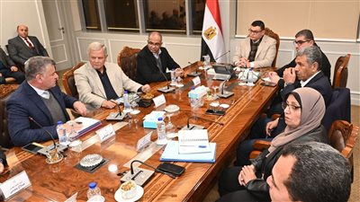 وزير الإسكان يتابع موقف مشروعات مبادرة حياة كريمة