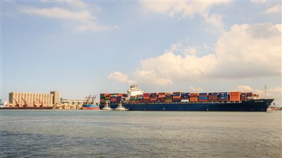 تداول 48 ألف طن و 1025 شاحنة بضائع بموانئ البحر الأحمر