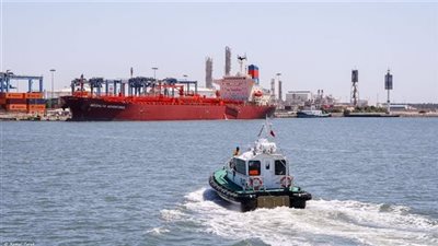 تداول 15 ألف طن و 1075 شاحنة بضائع بموانئ البحر الأحمر