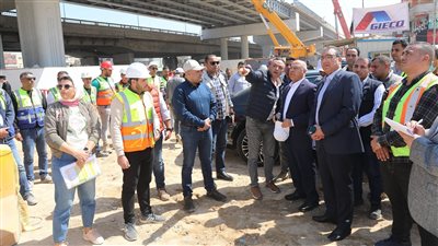 وزير النقل يتفقد مواقع العمل بمشروع الخط الأول بشبكة القطار الكهربائي السريع