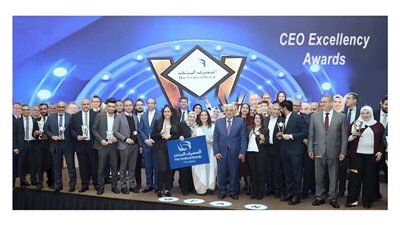 المصرف المتحد يمنح 75 متميز من فريق عمله جائزة UB Excellency Award 