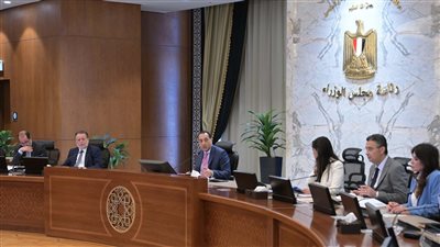 الحكومة تؤكد استمرار الحفاظ على سعر صرف مرن وزيادة مساهمة القطاع الخاص