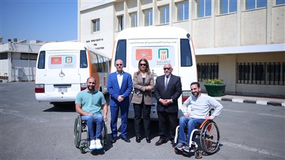 البنك الأهلي المصري يسلم مؤسسة «الحسن» أتوبيسات مجهزة لانتقالات الأشخاص ذوي الإعاقة