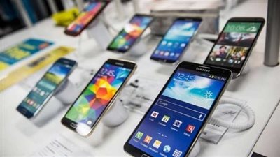 ترامب يعفي الهواتف وأجهزة الكمبيوتر والرقائق من الرسوم الجمركية الجديدة