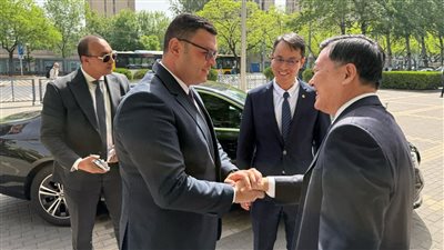 وزير الإسكان يبحث التعاون مع نظيره الصيني بالمشروعات الاستثمارية فى المدن الجديدة