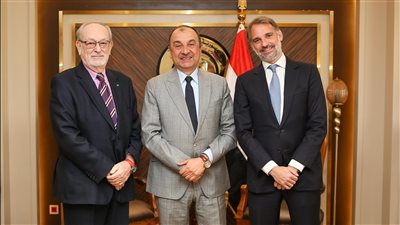 وزير قطاع الأعمال يتابع مستجدات مشروع حامض النيتريك ونترات الأمونيوم بكيما بأسوان