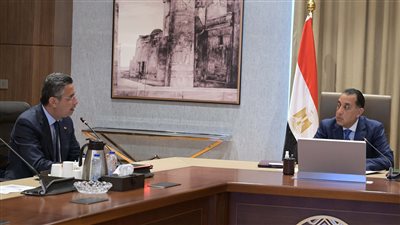 رئيس الوزراء يتابع موقف مخزون السلع الاستراتيجية