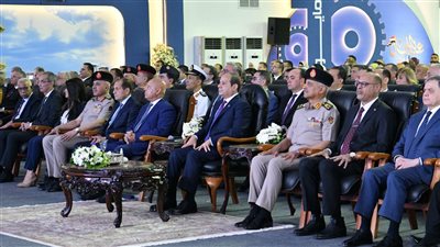 الرئيس السيسي يشهد احتفالية عيد العمال بالسويس