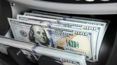 الدولار يتراجع والعملات الآسيوية تقفز وسط تكهنات بإعادة تقييمات نقدية